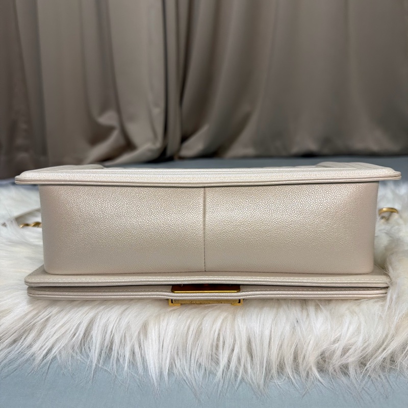 Chanel Boy 25 白色荔枝皮 金扣-7