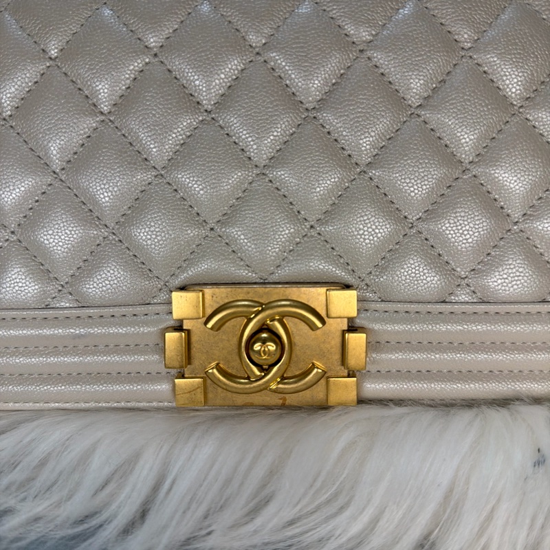 Chanel Boy 25 白色荔枝皮 金扣-9