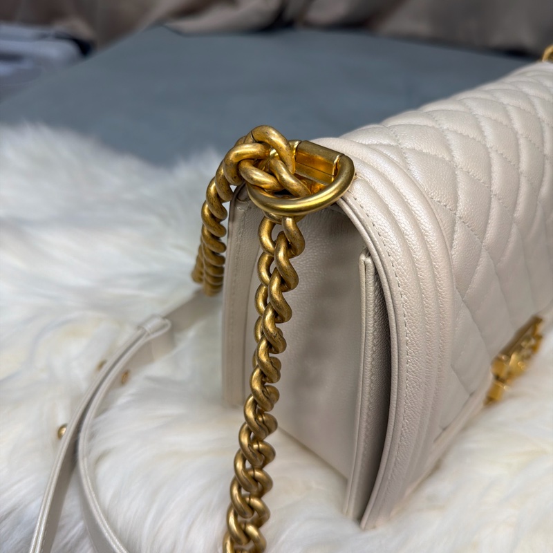 Chanel Boy 25 白色荔枝皮 金扣-10