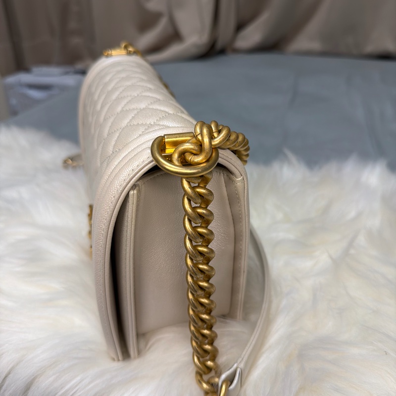 Chanel Boy 25 白色荔枝皮 金扣-11