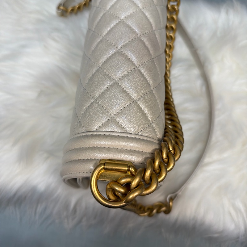 Chanel Boy 25 白色荔枝皮 金扣-12