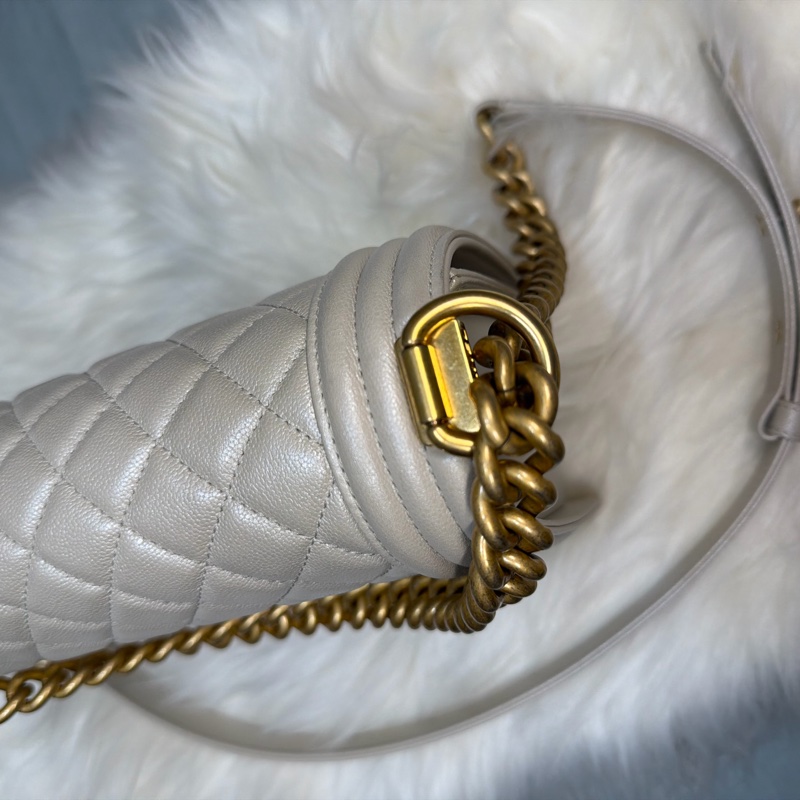 Chanel Boy 25 白色荔枝皮 金扣-13