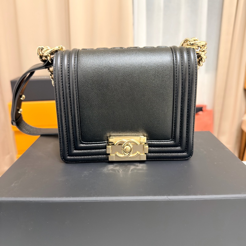 Chanel Boy Mini 黑色荔枝紋牛皮 金鍊 迷你翻蓋斜背包-0