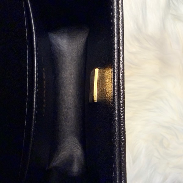 Chanel Boy Mini 黑色荔枝紋牛皮 金鍊 迷你翻蓋斜背包-3