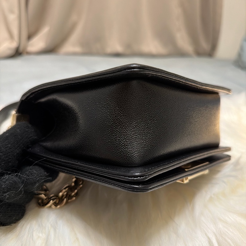 Chanel Boy Mini 黑色荔枝紋牛皮 金鍊 迷你翻蓋斜背包-5