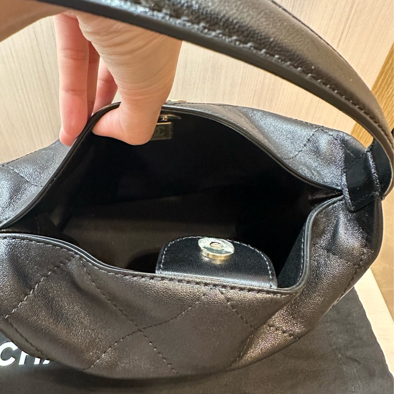 Jennie同款🖤Chanel 26P Hobo 小羊皮 新款流浪腋下包 黑色小號-2
