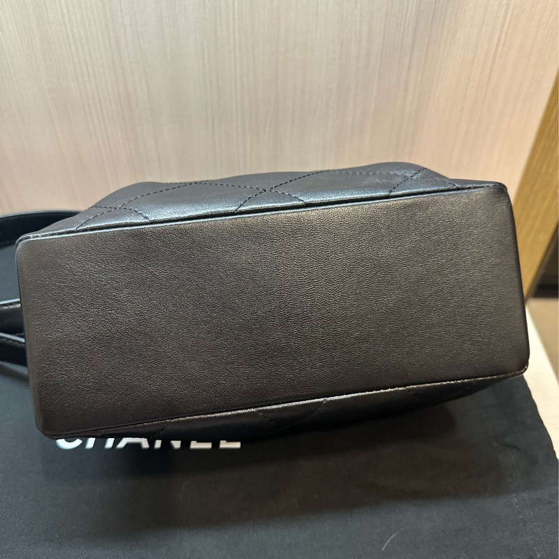 Jennie同款🖤Chanel 26P Hobo 小羊皮 新款流浪腋下包 黑色小號-4