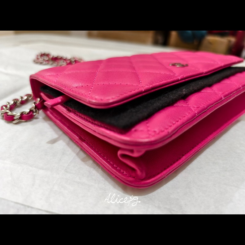 Chanel桃紅羊皮銀鍊WOC-1