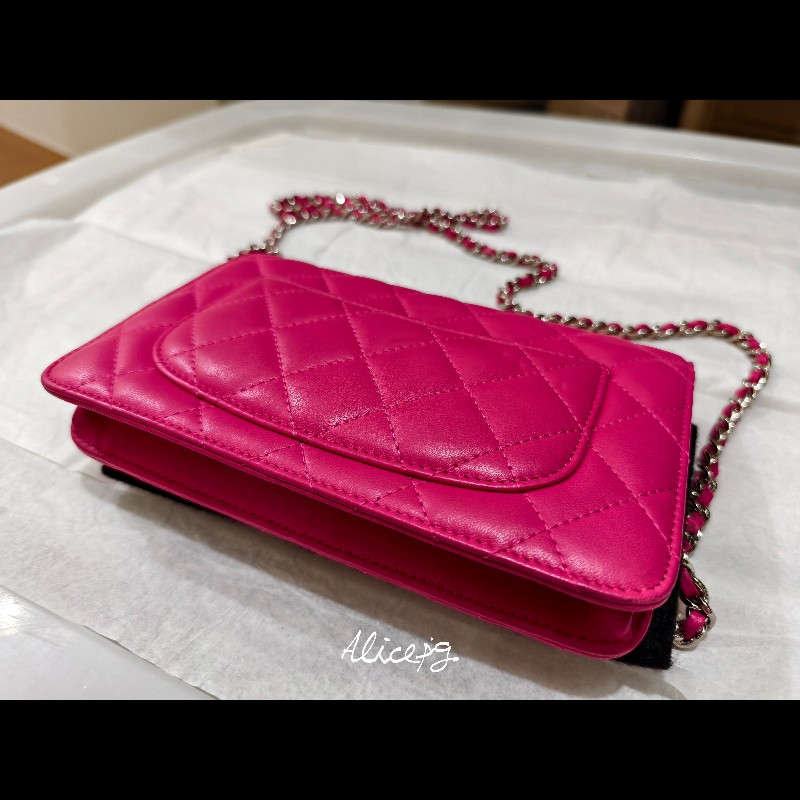 Chanel桃紅羊皮銀鍊WOC-2