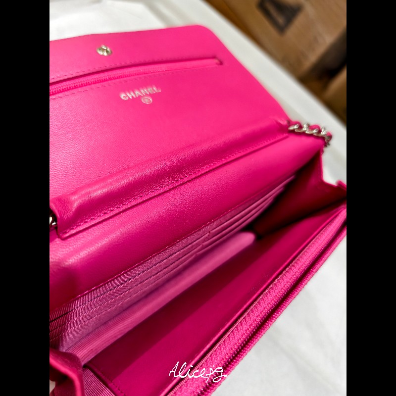 Chanel桃紅羊皮銀鍊WOC-4