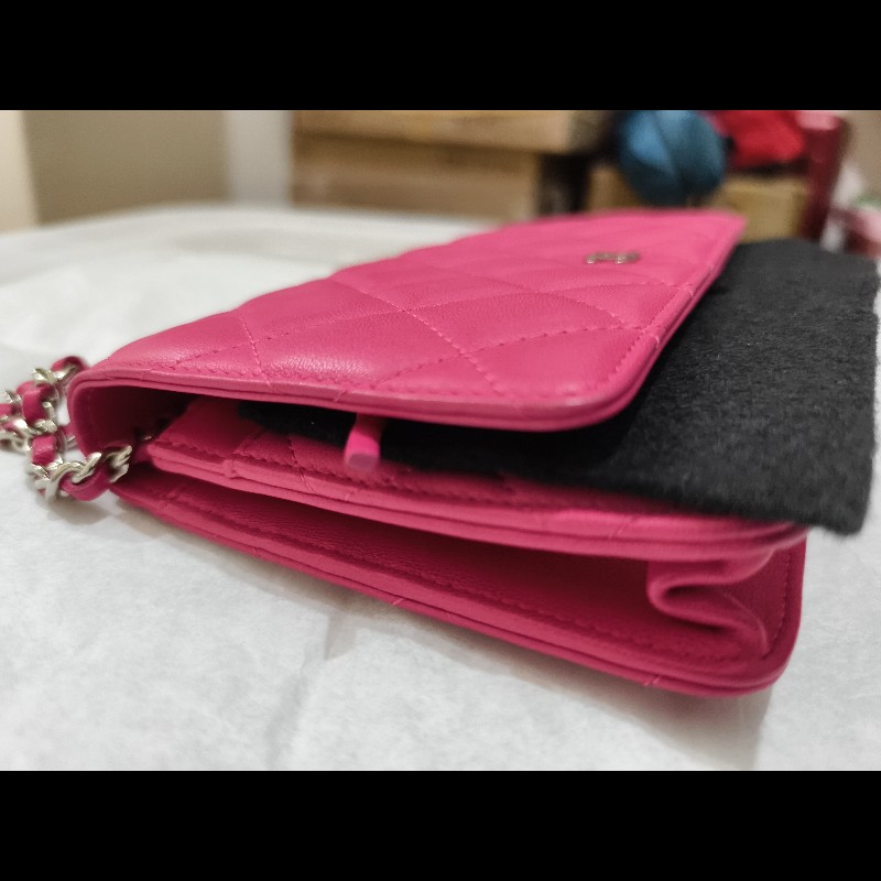 Chanel桃紅羊皮銀鍊WOC-5
