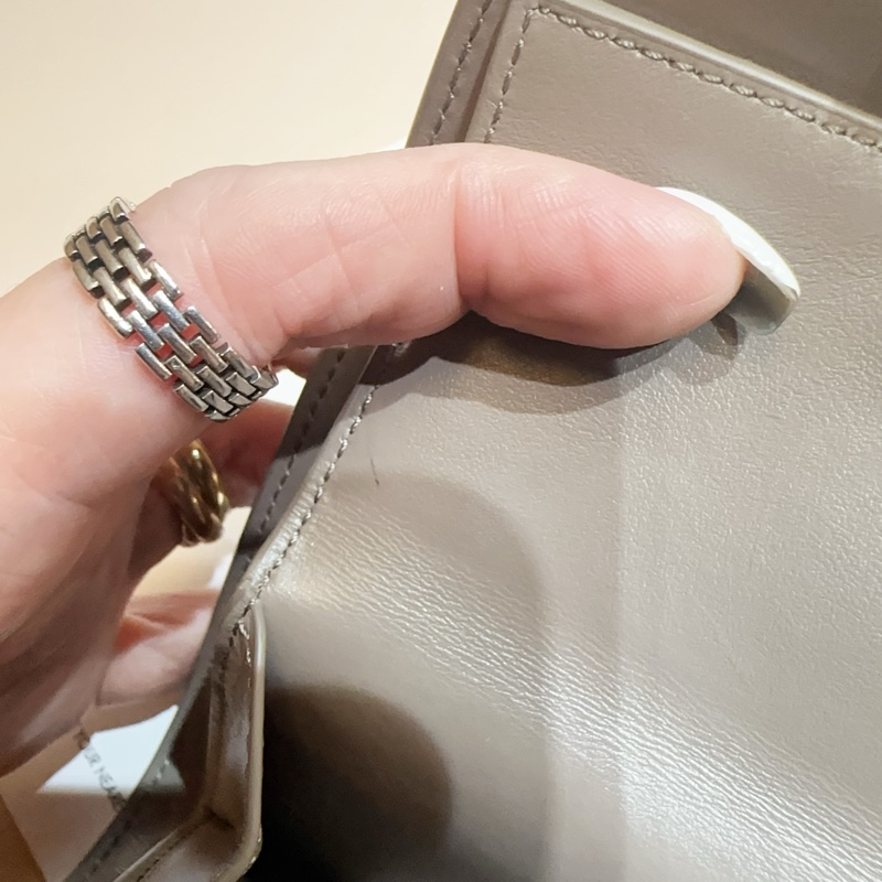 Celine 鵝卵石金釦內零錢三折短夾-6