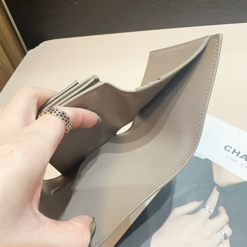 Celine 鵝卵石金釦內零錢三折短夾-8