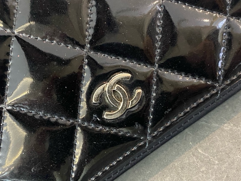 Chanel/香奈兒黑銀漆皮長款拉鍊錢包，19開 無附件-1