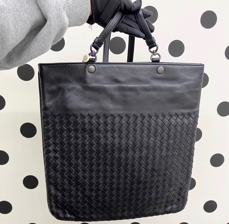 【97新 ✨ 全網最低價！】中古 BV黑色羊皮編織斜挎包 單肩包 男女適合（下單前先詢問庫存❗️）-1