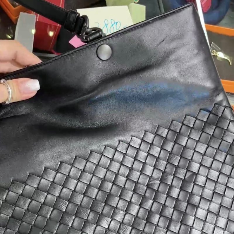 【97新 ✨ 全網最低價！】中古 BV黑色羊皮編織斜挎包 單肩包 男女適合（下單前先詢問庫存❗️）-7