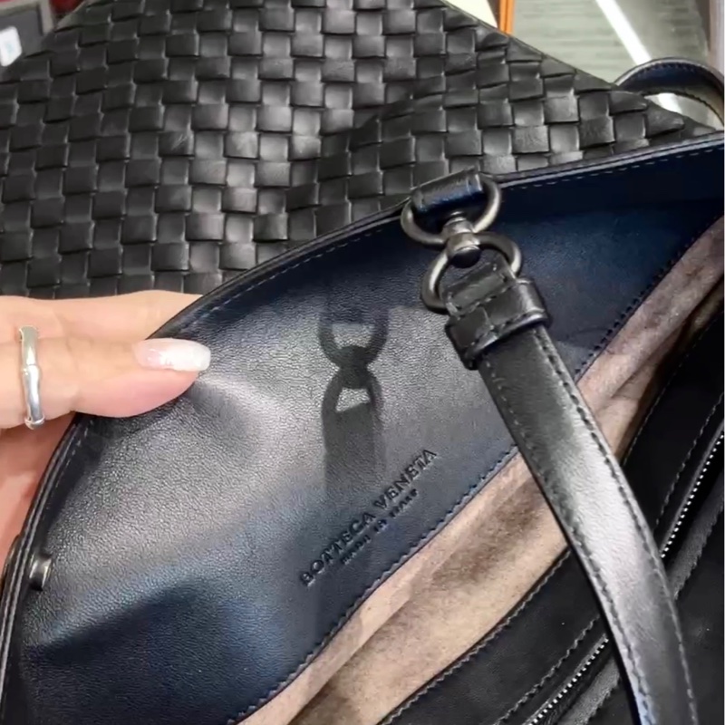 【97新 ✨ 全網最低價！】中古 BV黑色羊皮編織斜挎包 單肩包 男女適合（下單前先詢問庫存❗️）-8