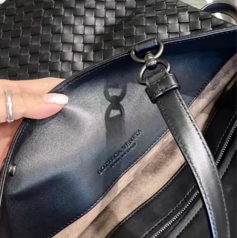 【97新 ✨ 全網最低價！】中古 BV黑色羊皮編織斜挎包 單肩包 男女適合（下單前先詢問庫存❗️）-13