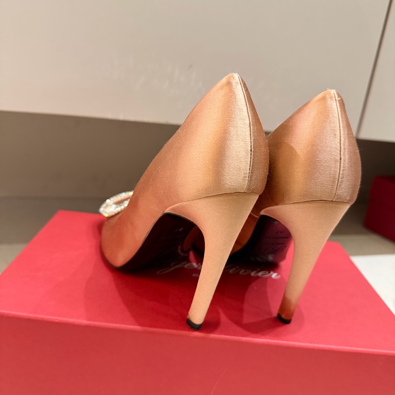Roger vivier 鑽釦RV緞面裸色高跟鞋-3