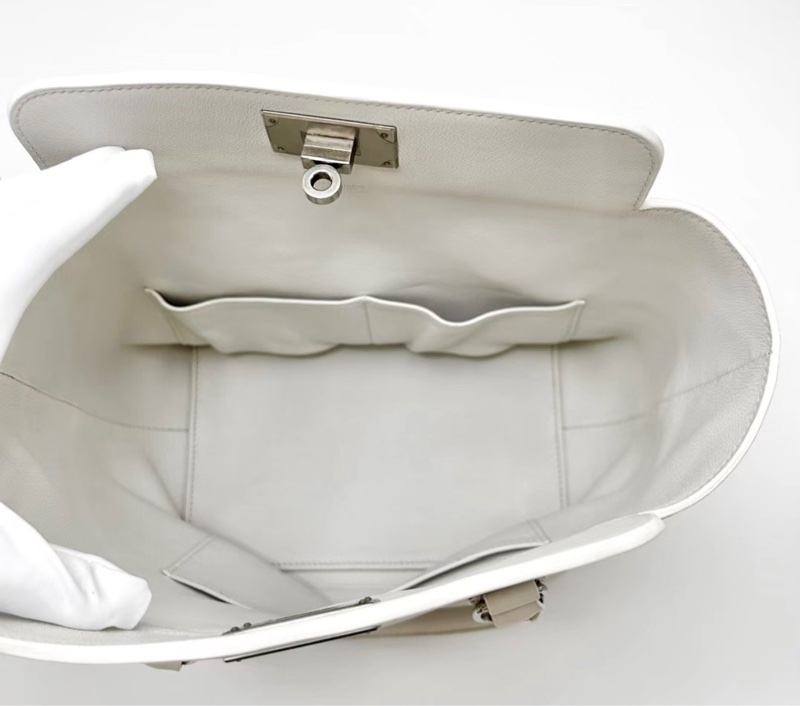 HERMES/愛馬仕奶昔白銀扣牛奶盒子toolbox 20 框P-5