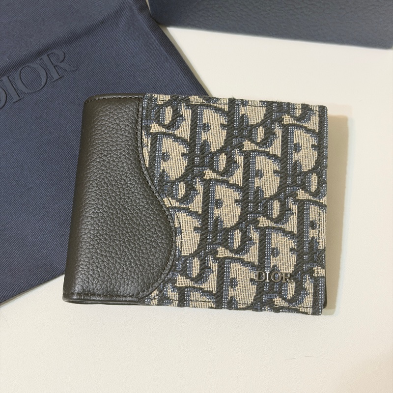 914intheair精品代購『全新閒置』Dior Saddle 對折錢包 老花對開皮夾，有零錢袋-1
