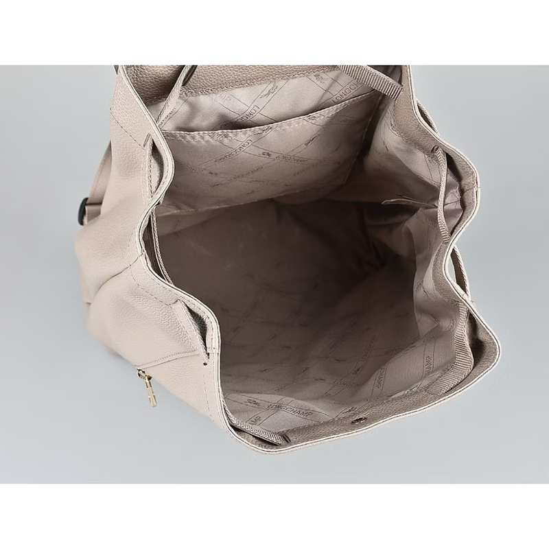 LONGCHAMP Le Foulonne 壓印字母LOGO牛皮釦式翻蓋束口後背包 大象灰-3