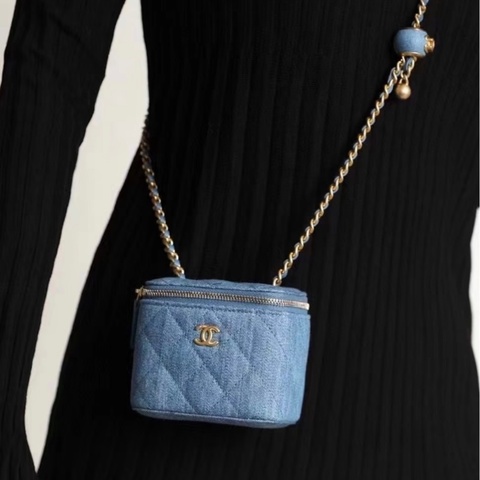 【97新 ✨ 全網最甜價！】Chanel香奈兒 丹寧 牛仔布 金球小盒子 化妝盒包 鏈條包（下單前先詢問庫存❗️）