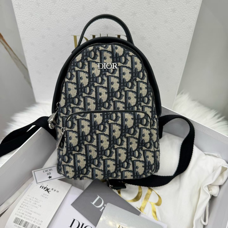 99新迪奧Oblique 老花銀扣mini Dior雙肩包 23年的票 老花提花質感拉滿 背著顯氣質又不張揚 日常出街短途旅行都很适配，尺寸15.5x9x20cm-1