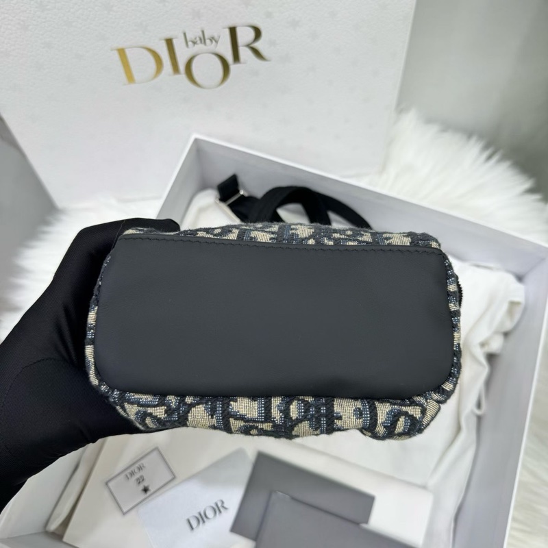 99新迪奧Oblique 老花銀扣mini Dior雙肩包 23年的票 老花提花質感拉滿 背著顯氣質又不張揚 日常出街短途旅行都很适配，尺寸15.5x9x20cm-4