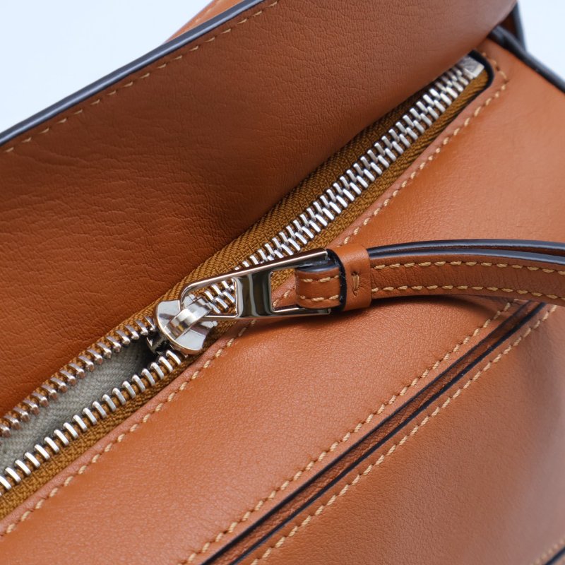 LOEWE Puzzle小牛皮手袋 - 小號棕色-13