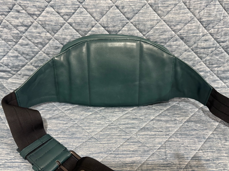 二手 BV BOTTEGA VENETA 綠色編織牛皮拉鍊腰包 胸口包 腰包 胸背包-1