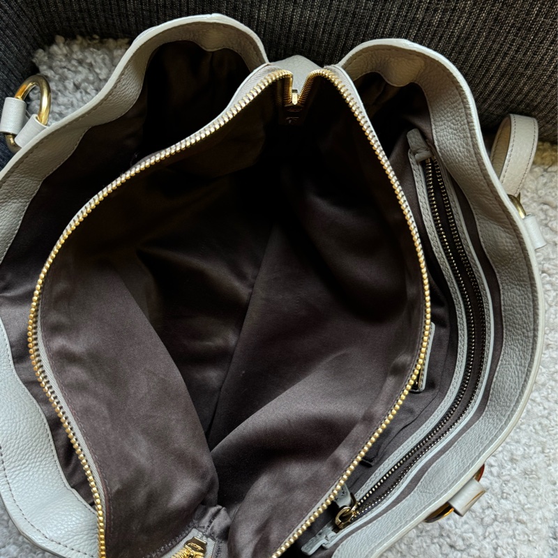 Miu Miu皮革肩背包(Vitello Caribu)-7