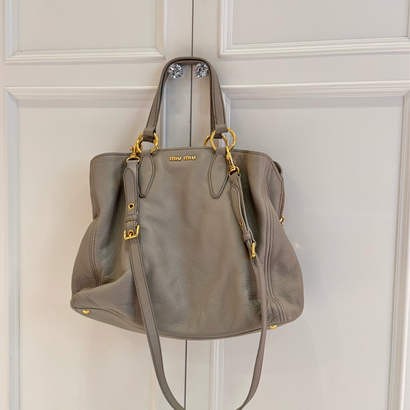 Miu Miu皮革肩背包(Vitello Caribu)-11