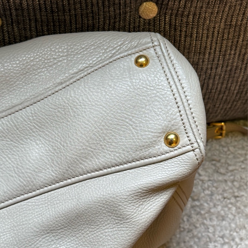 Miu Miu皮革肩背包(Vitello Caribu)-15