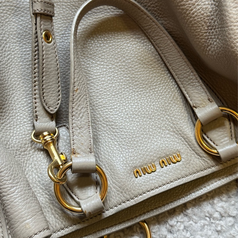 Miu Miu皮革肩背包(Vitello Caribu)-22