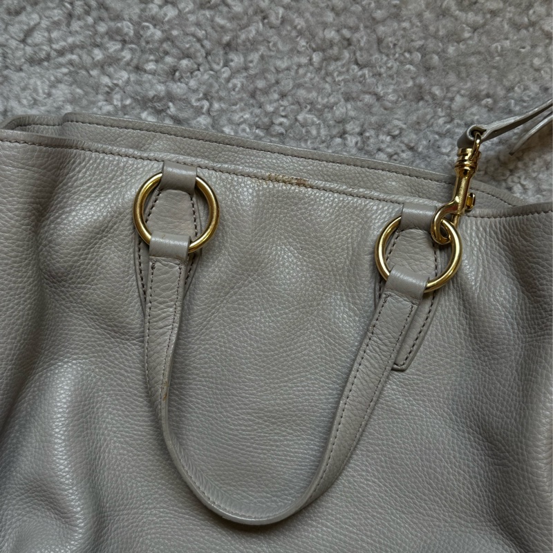 Miu Miu皮革肩背包(Vitello Caribu)-28