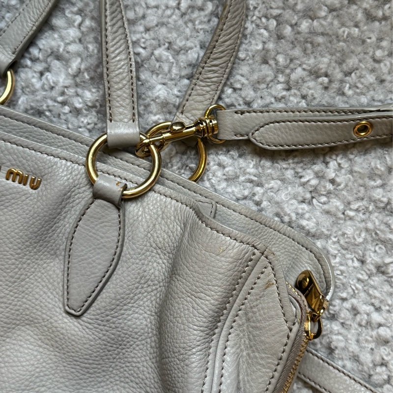 Miu Miu皮革肩背包(Vitello Caribu)-29