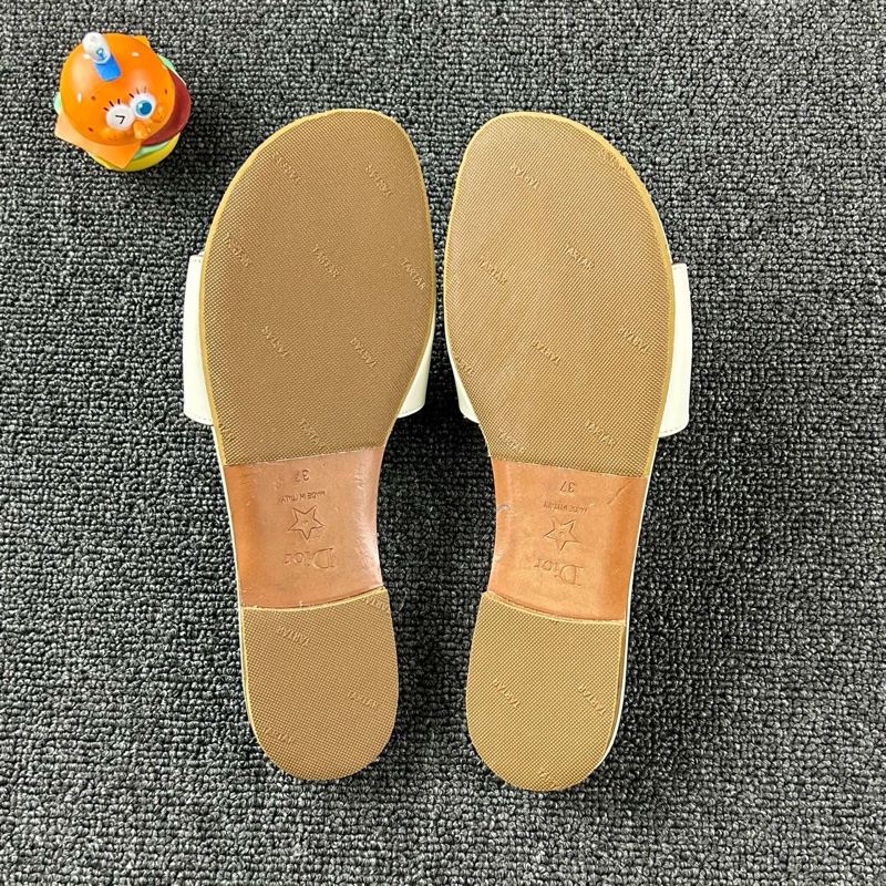 Dior迪奧米白豬鼻子拖鞋 尺碼37-5