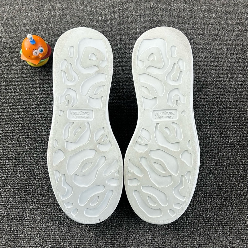 99新 Alexander McQueen麥昆鉚釘小白鞋 尺碼39-5