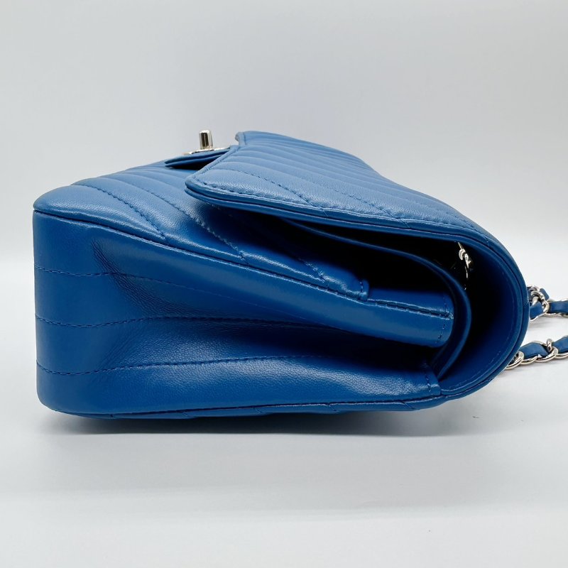 CHANEL 海軍藍色山行紋經典口蓋包-4