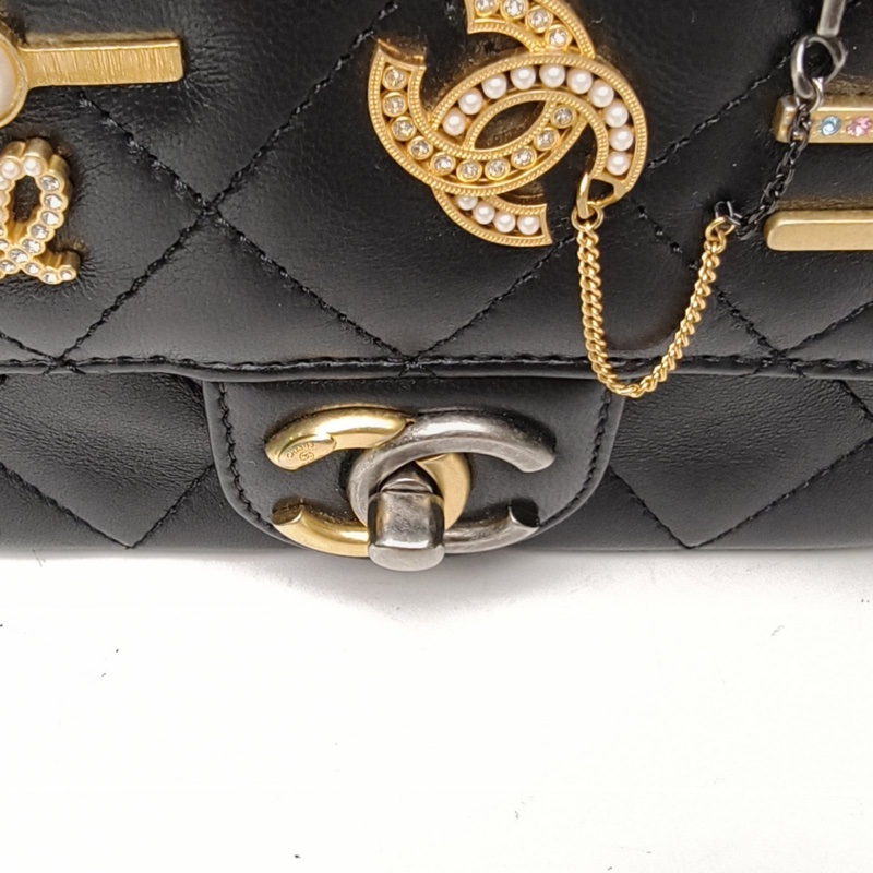 CHANEL 22CCF口蓋包方胖子黑色羊皮晶片開金銀扣C徽章肩背包-4