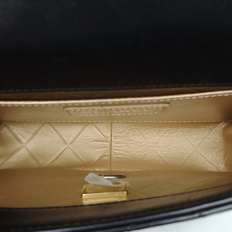 CHANEL 22CCF口蓋包方胖子黑色羊皮晶片開金銀扣C徽章肩背包-5