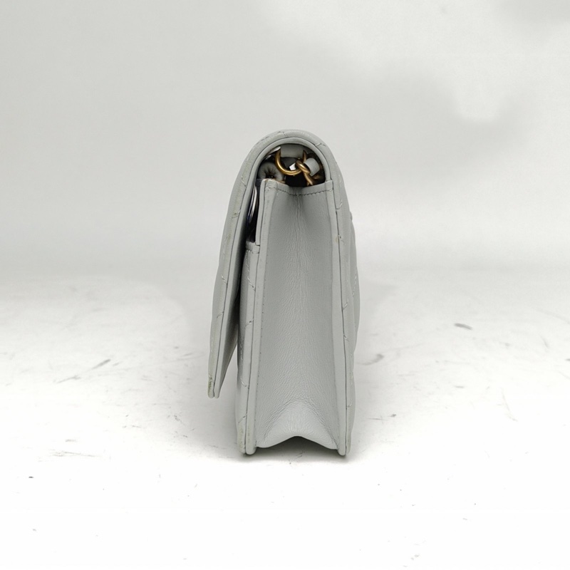 CHANEL CFWOC19cm霧霾藍羊皮晶片開金扣金球肩背包-1