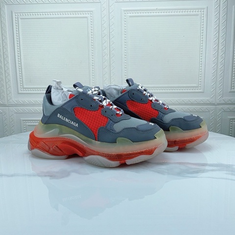 BALENCIAGA/巴黎世家 triple s 灰色紅色拼色 39碼 ，附件，塵袋 備用鞋带