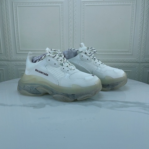 99新BALENCIAGA/巴黎世家 Triple s 老爹鞋，39碼，氣墊底