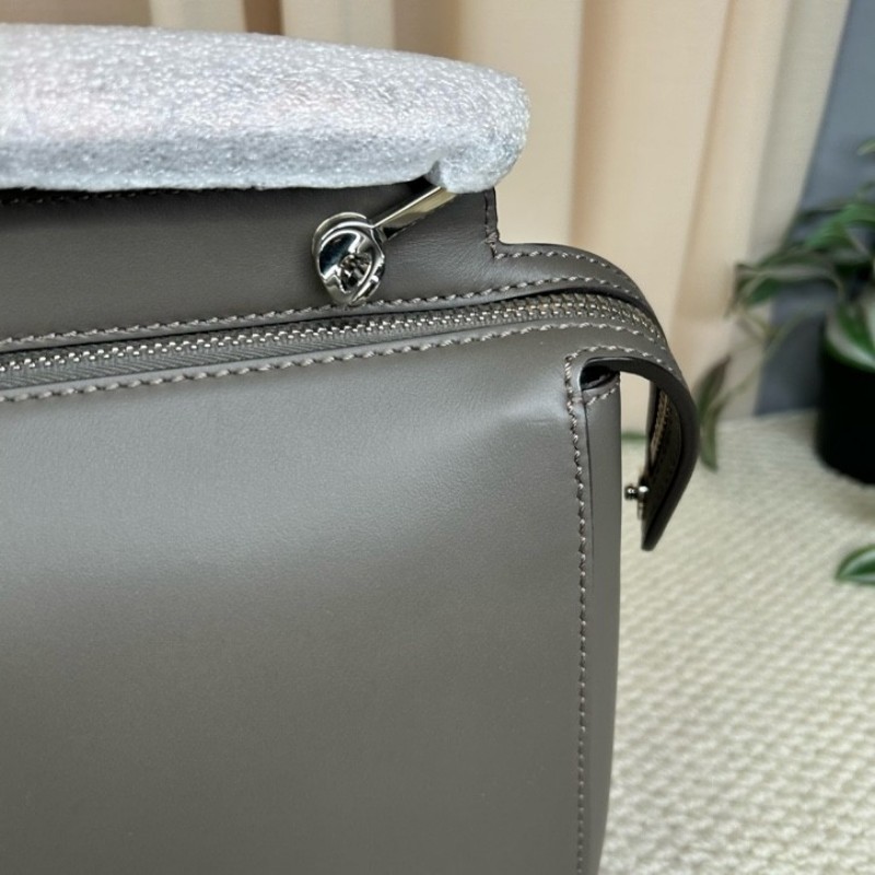 FENDI芬迪DOTCOM系列牛皮手提包 蛇皮肩帶 可單肩可斜挎可手提 容量大 日常通勤很合適-19