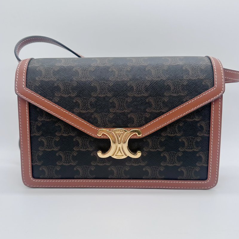 CELINE老花信封翻蓋斜背包-5