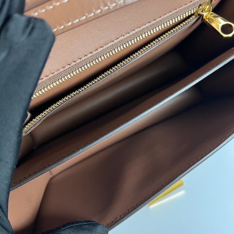 BURBERRY 帆布TB小方包-9