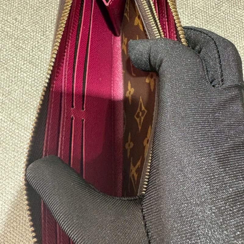Louis Vuitton  經典桃紅長夾-23