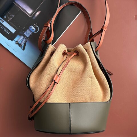 ::LOEWE:: Balloon 卡其色帆布拼接橄欖綠牛皮水桶包 氣球包  Canvas & Leather Bucket Bag